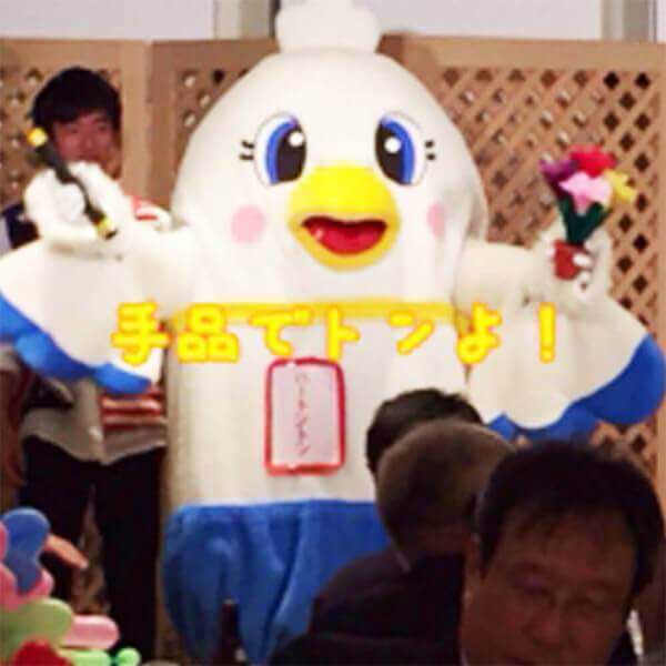 写真:手品中のハートントン